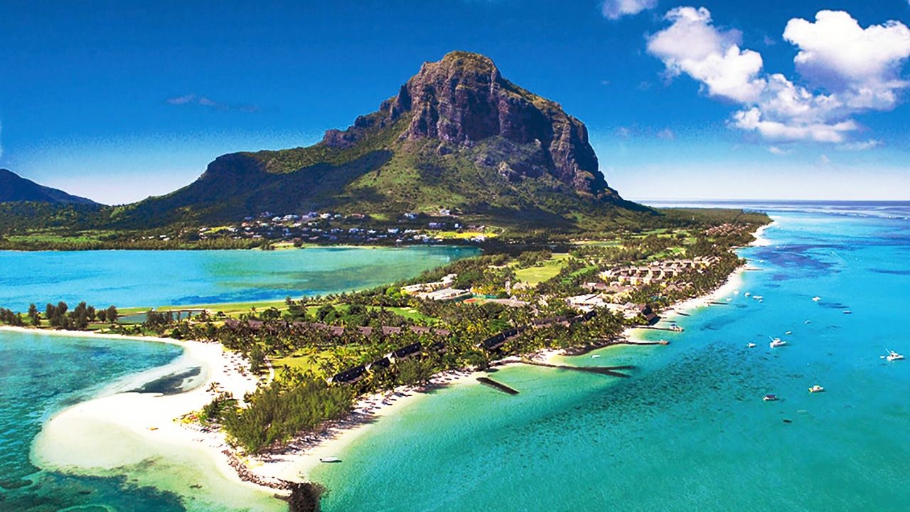 Hiking Le Morne Summit