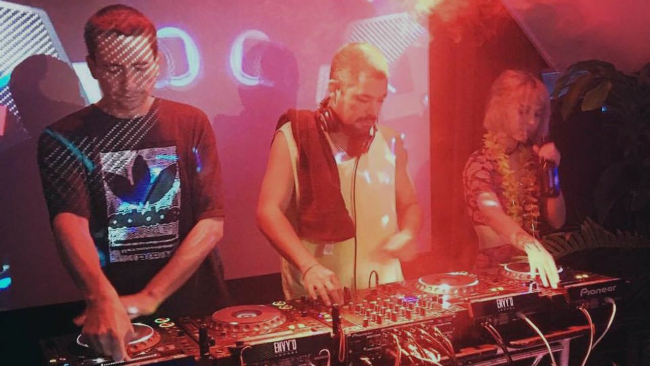 Mija Crashes NV'D Lounge